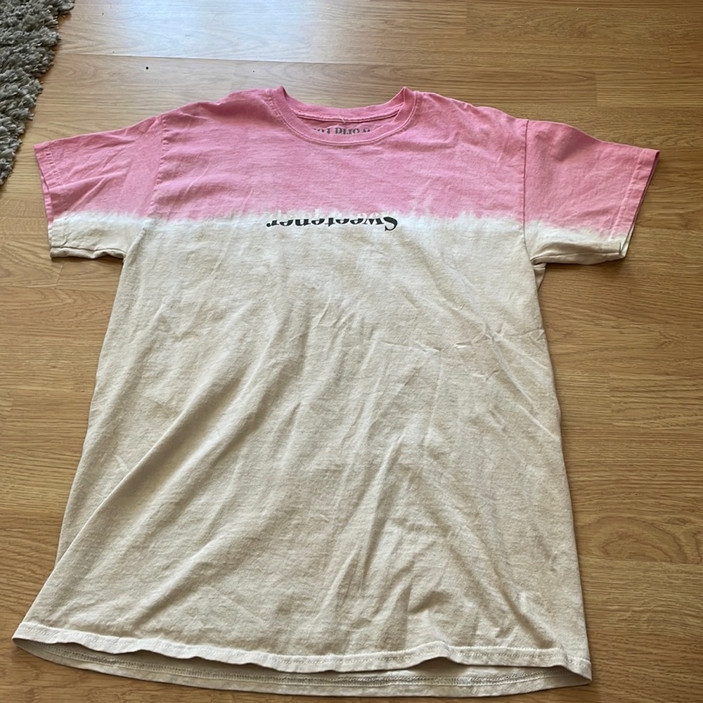 ariana grande sweetener tour shirt